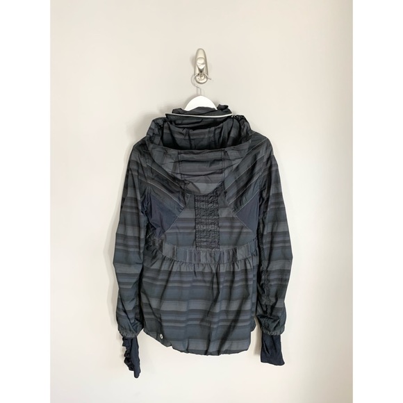 Lululemon Athletica Run Hustle Jacket - Picture 10 of 15